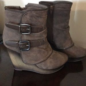 Brand: Not Rated Size: 7.5 Color brown